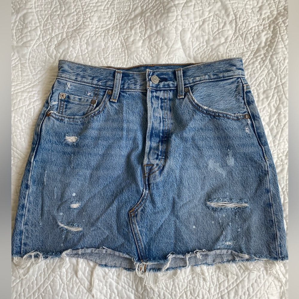 Levi’s mini skirt